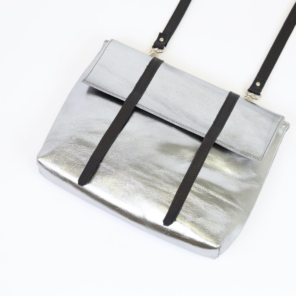 Kleptas zilvergrijs metallic leer