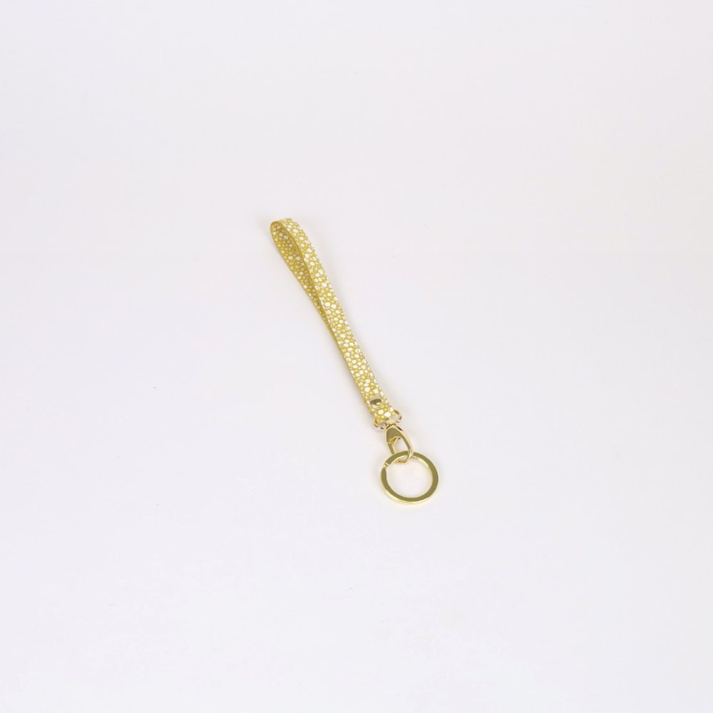 Sleutelhanger S van geel suède