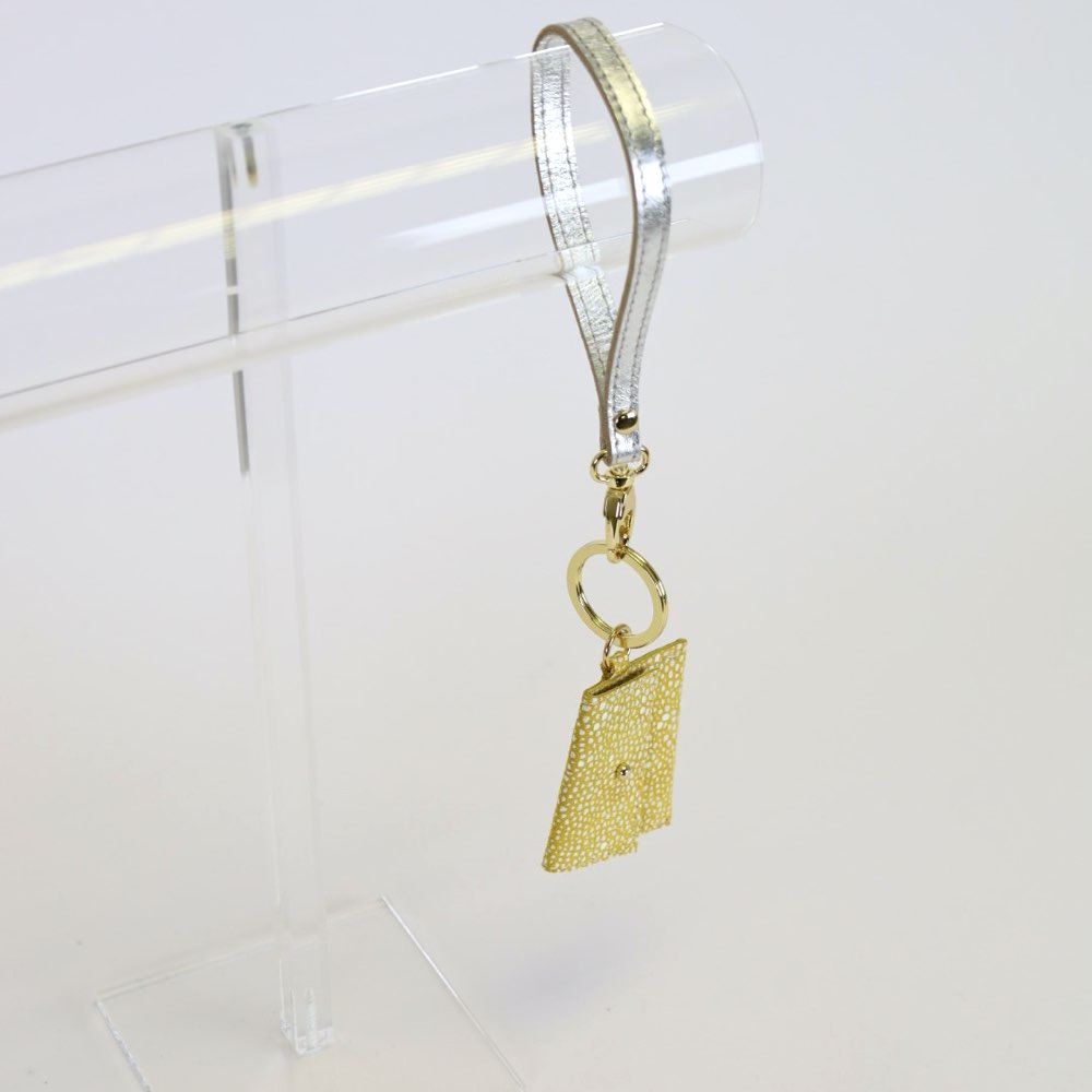 Sleutelhanger S zilver met bedel